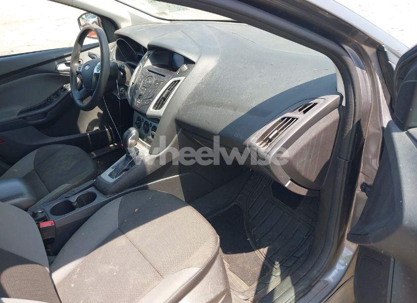 Photo 5 of 2014 Ford Focus SE (VIN 1FADP3K20EL309945)