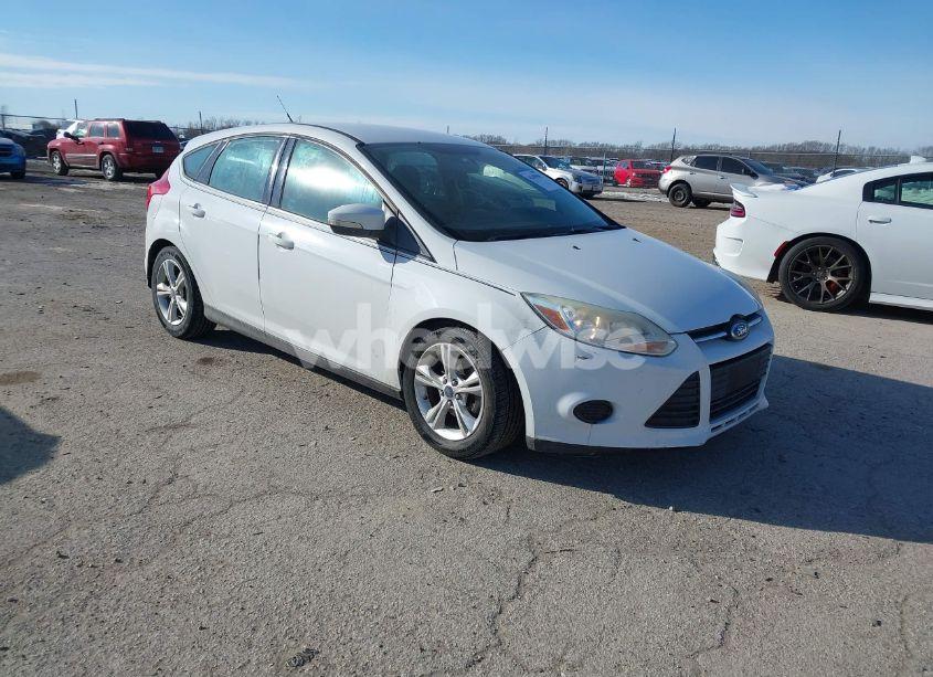 2014 Ford Focus SE (VIN 1FADP3K20EL327863) main photo
