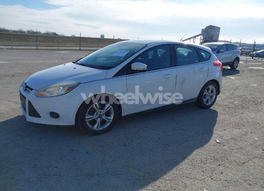 Photo 2 of 2014 Ford Focus SE (VIN 1FADP3K20EL327863)