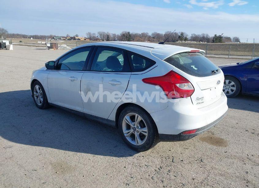 Photo 3 of 2014 Ford Focus SE (VIN 1FADP3K20EL327863)