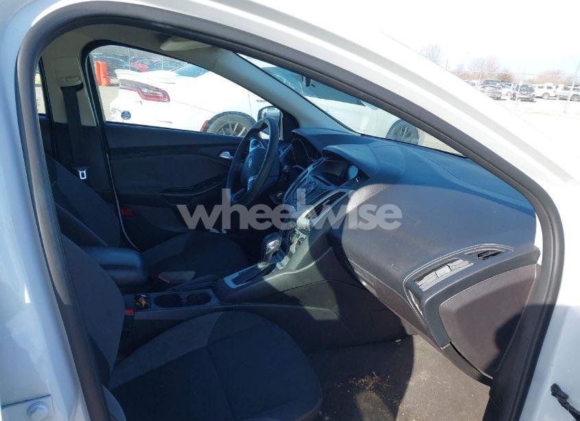 Photo 5 of 2014 Ford Focus SE (VIN 1FADP3K20EL327863)