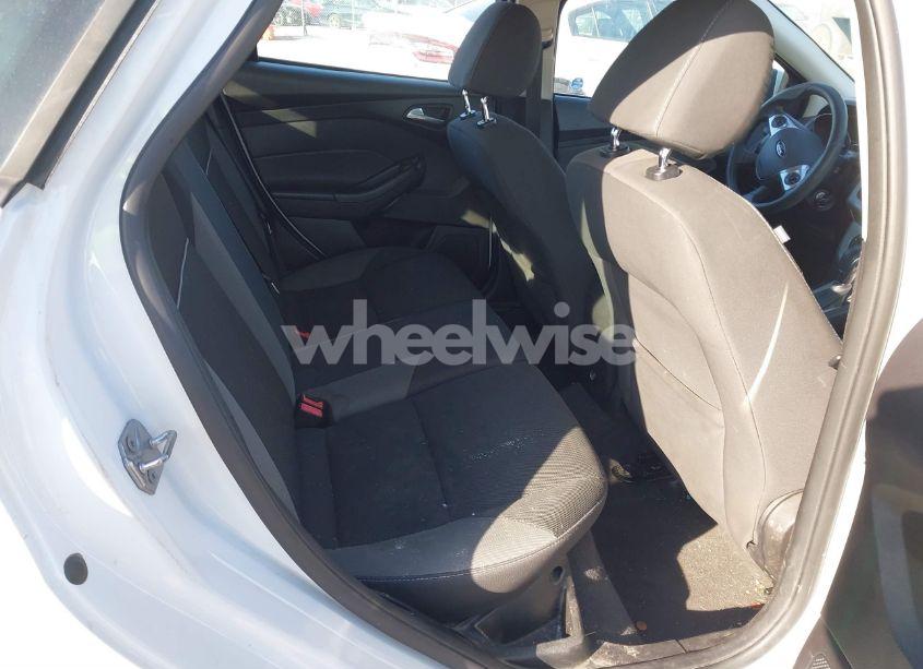 Photo 8 of 2014 Ford Focus SE (VIN 1FADP3K20EL327863)