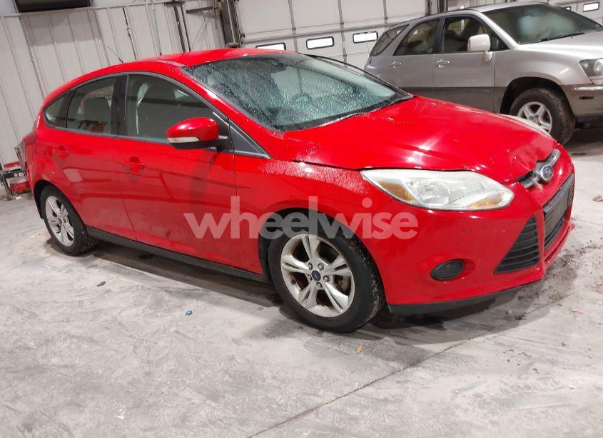 2014 Ford Focus SE (VIN 1FADP3K20EL333825) main photo