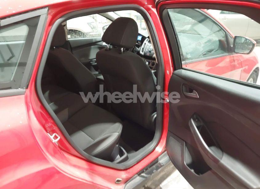 Photo 8 of 2014 Ford Focus SE (VIN 1FADP3K20EL333825)