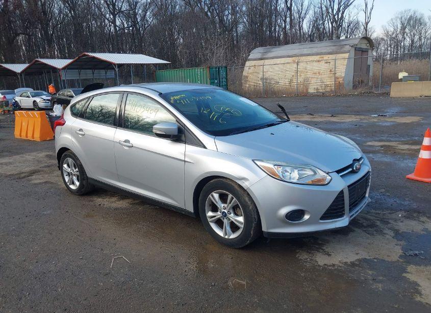 2014 Ford Focus SE (VIN 1FADP3K20EL360362) main photo