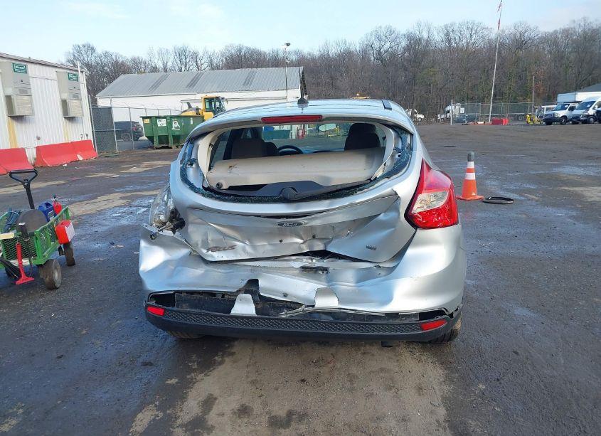 Photo 16 of 2014 Ford Focus SE (VIN 1FADP3K20EL360362)
