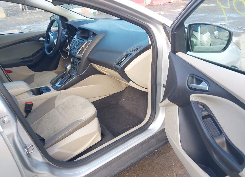 Photo 5 of 2014 Ford Focus SE (VIN 1FADP3K20EL360362)