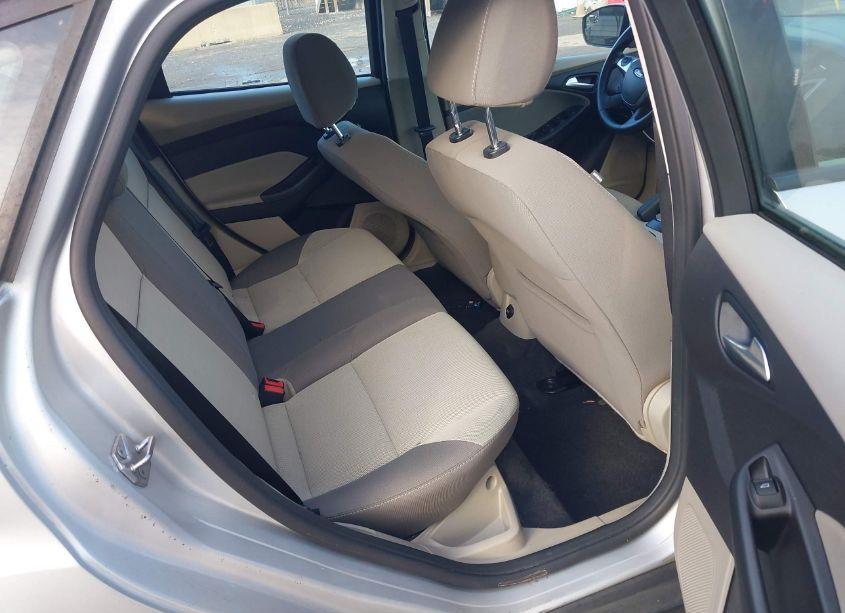 Photo 8 of 2014 Ford Focus SE (VIN 1FADP3K20EL360362)