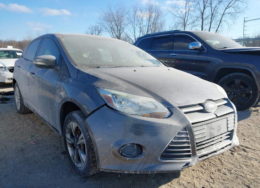 2014 Ford Focus SE (VIN 1FADP3K20EL379719) main photo