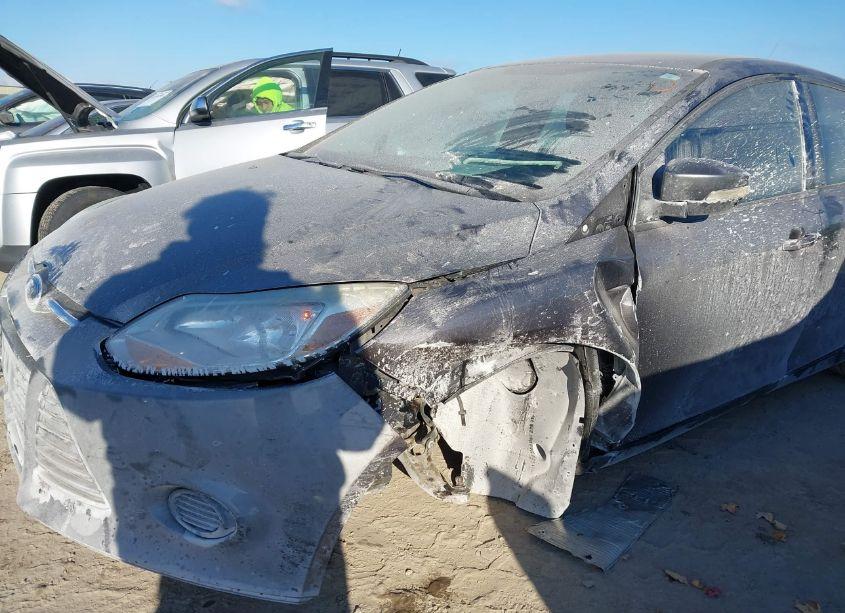 Photo 6 of 2014 Ford Focus SE (VIN 1FADP3K20EL379719)