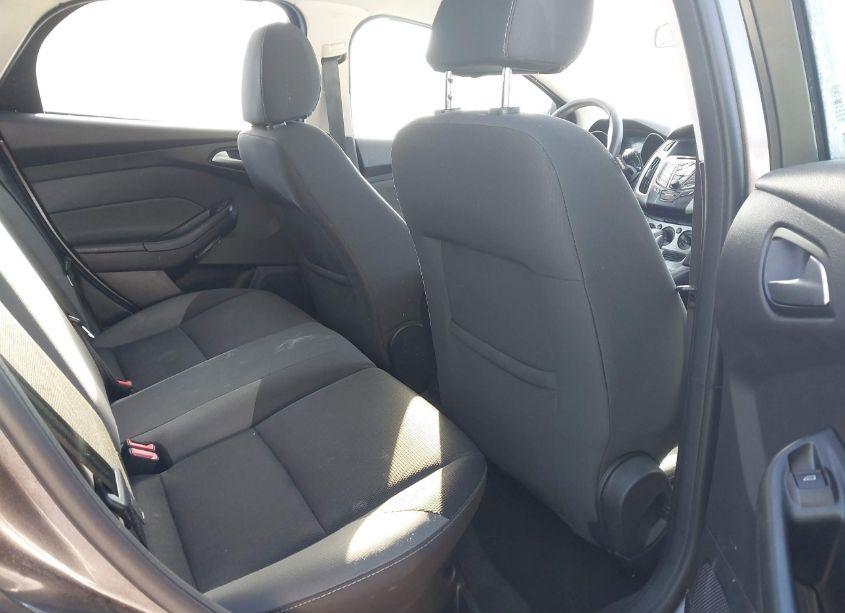 Photo 8 of 2014 Ford Focus SE (VIN 1FADP3K20EL379719)