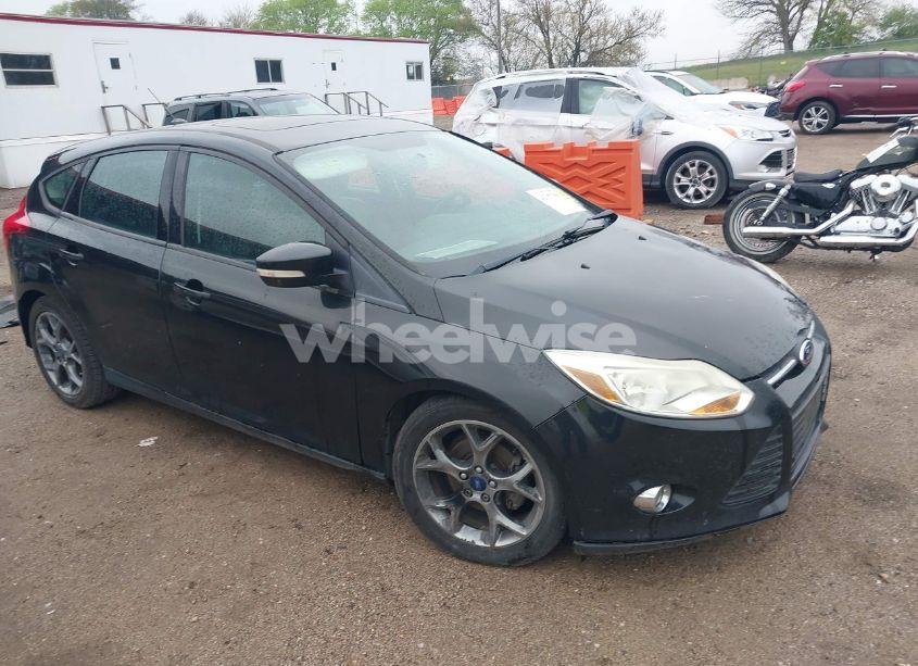 2014 Ford Focus SE (VIN 1FADP3K20EL386198) main photo