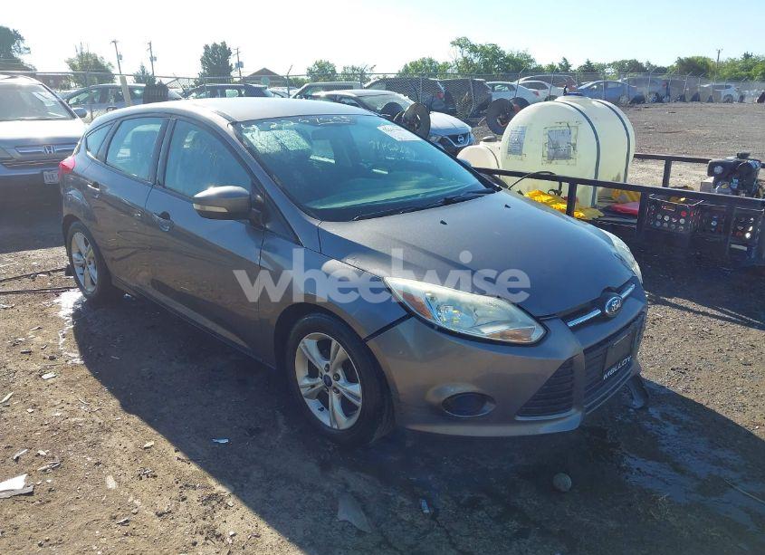 2014 Ford Focus SE (VIN 1FADP3K20EL403887) main photo