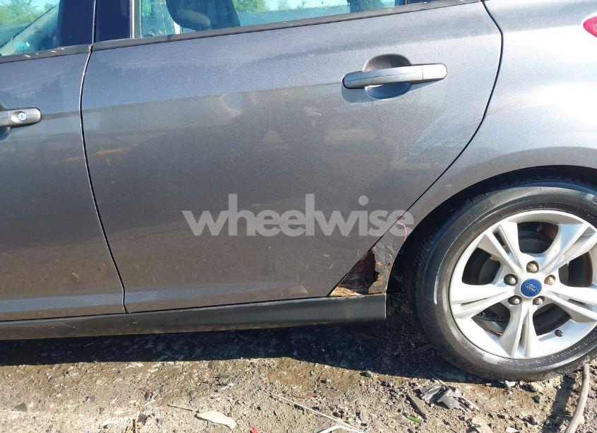 Photo 17 of 2014 Ford Focus SE (VIN 1FADP3K20EL403887)