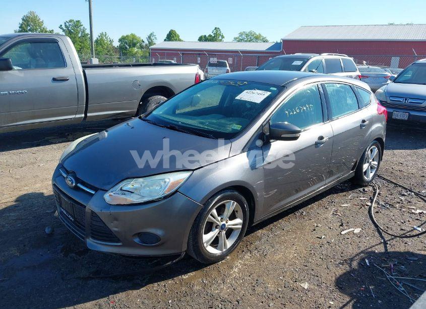 Photo 2 of 2014 Ford Focus SE (VIN 1FADP3K20EL403887)
