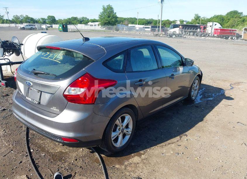 Photo 4 of 2014 Ford Focus SE (VIN 1FADP3K20EL403887)