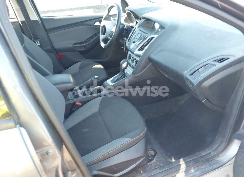 Photo 5 of 2014 Ford Focus SE (VIN 1FADP3K20EL403887)