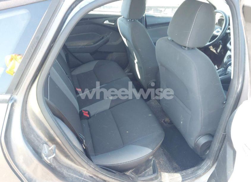 Photo 8 of 2014 Ford Focus SE (VIN 1FADP3K20EL403887)