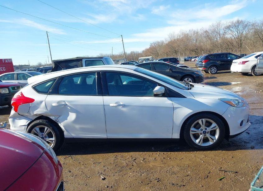 Photo 13 of 2014 Ford Focus SE (VIN 1FADP3K20EL408202)