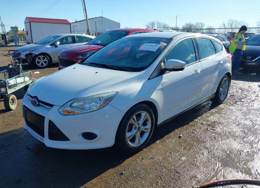 Photo 2 of 2014 Ford Focus SE (VIN 1FADP3K20EL408202)