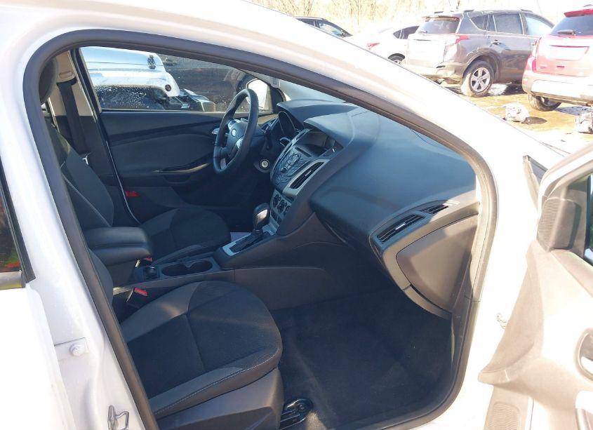 Photo 5 of 2014 Ford Focus SE (VIN 1FADP3K20EL408202)