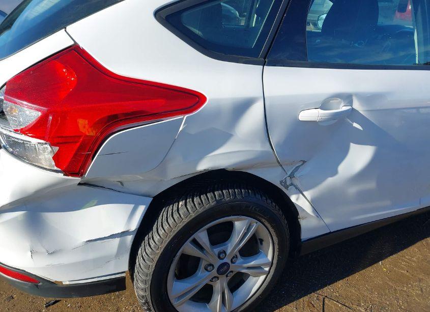 Photo 6 of 2014 Ford Focus SE (VIN 1FADP3K20EL408202)