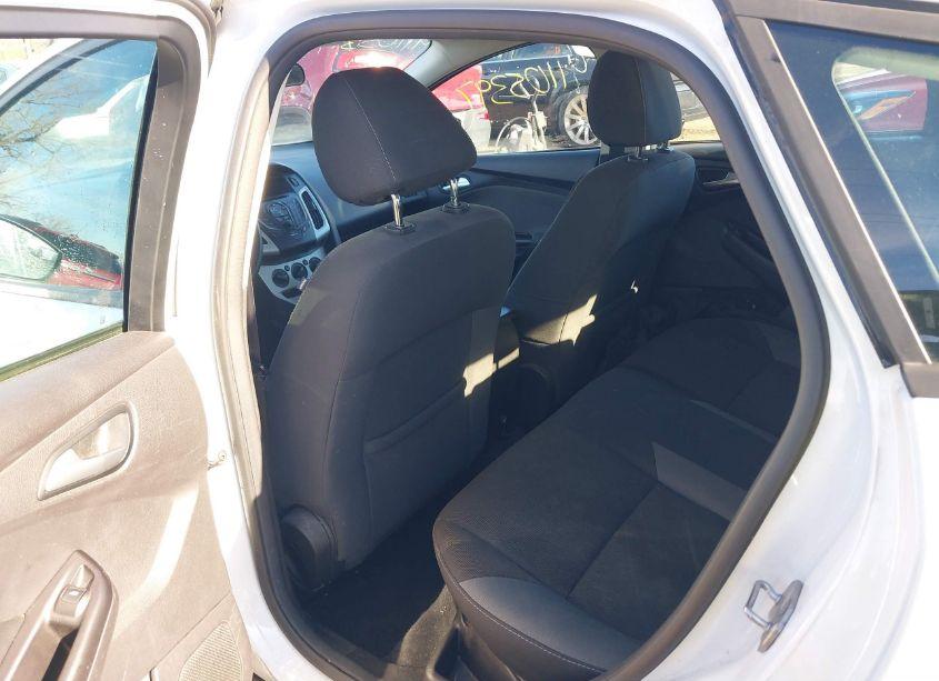 Photo 8 of 2014 Ford Focus SE (VIN 1FADP3K20EL408202)