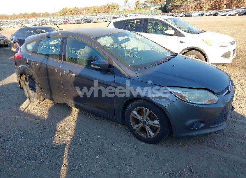 2014 Ford Focus SE (VIN 1FADP3K20EL421838) main photo