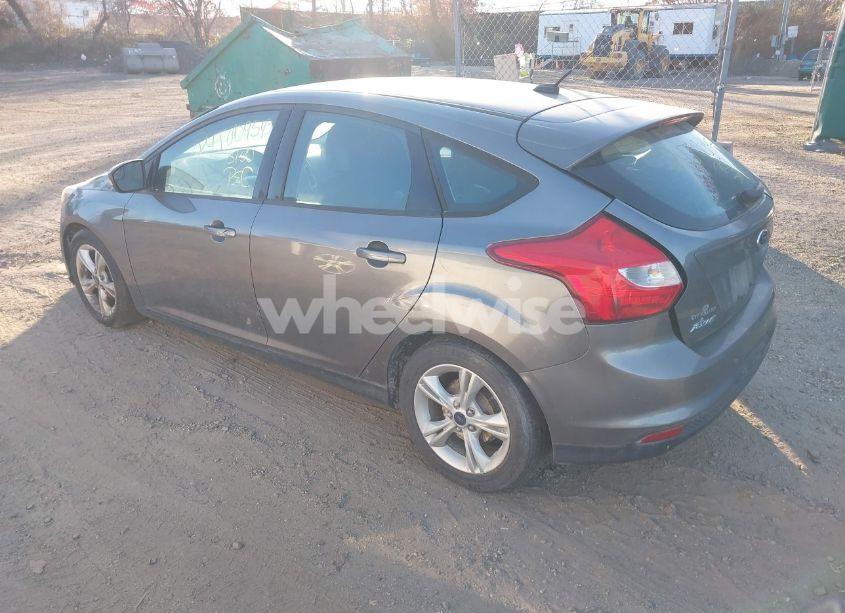 Photo 3 of 2014 Ford Focus SE (VIN 1FADP3K20EL421838)