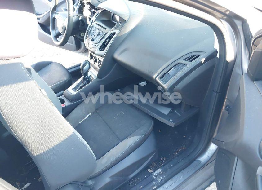 Photo 5 of 2014 Ford Focus SE (VIN 1FADP3K20EL421838)