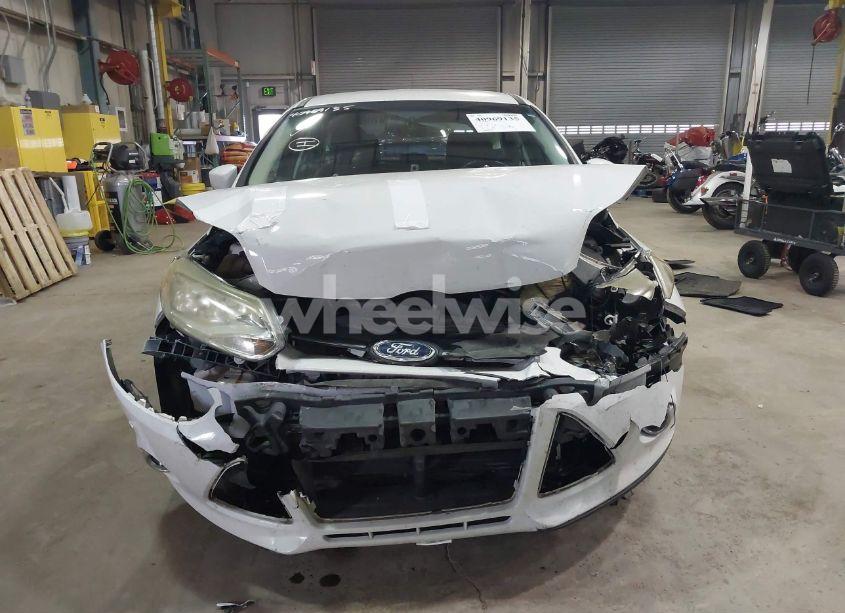 Photo 13 of 2014 Ford Focus SE (VIN 1FADP3K20EL450899)