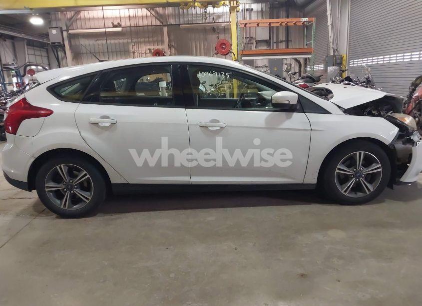 Photo 14 of 2014 Ford Focus SE (VIN 1FADP3K20EL450899)