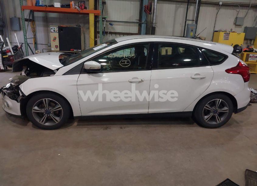 Photo 15 of 2014 Ford Focus SE (VIN 1FADP3K20EL450899)