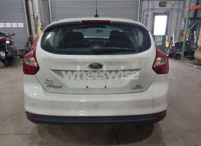 Photo 17 of 2014 Ford Focus SE (VIN 1FADP3K20EL450899)