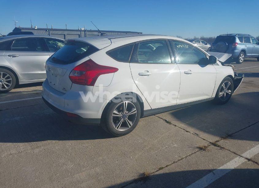 Photo 4 of 2014 Ford Focus SE (VIN 1FADP3K20EL450899)