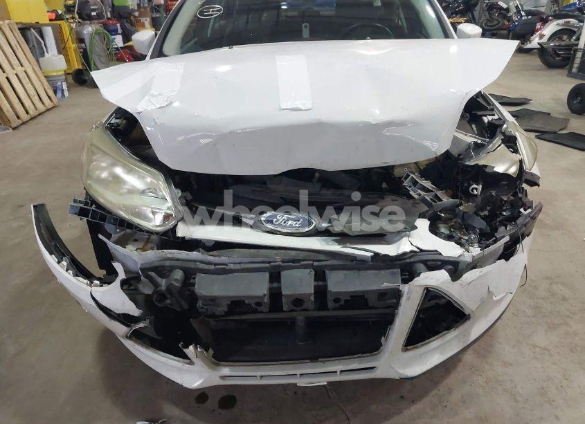 Photo 6 of 2014 Ford Focus SE (VIN 1FADP3K20EL450899)