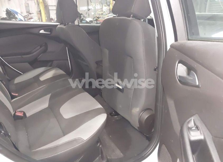 Photo 8 of 2014 Ford Focus SE (VIN 1FADP3K20EL450899)