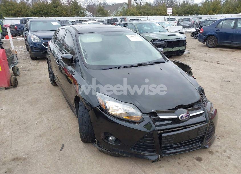 2014 Ford Focus SE (VIN 1FADP3K20EL459988) main photo