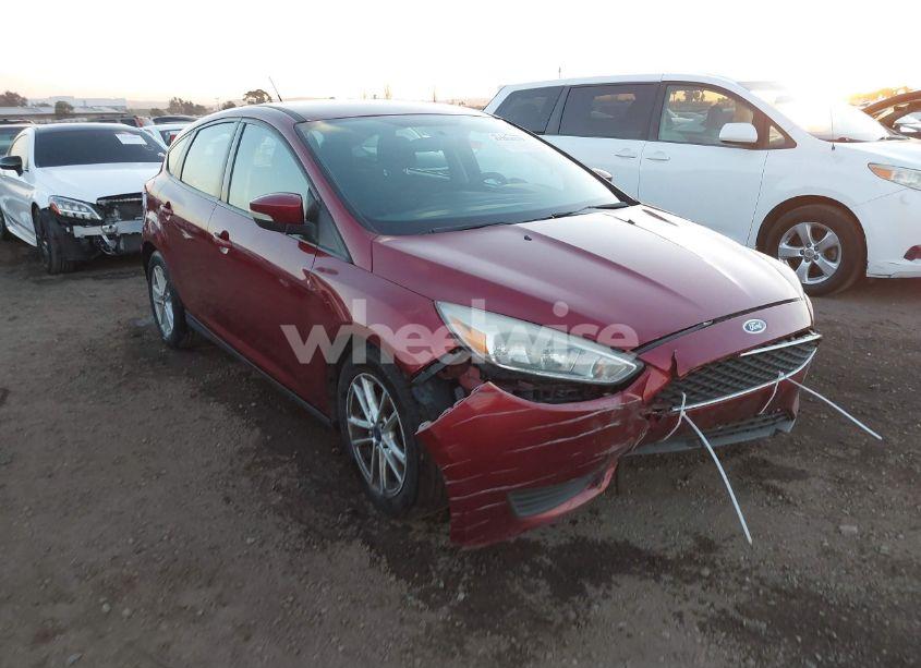 2015 Ford Focus SE (VIN 1FADP3K20FL220393) main photo