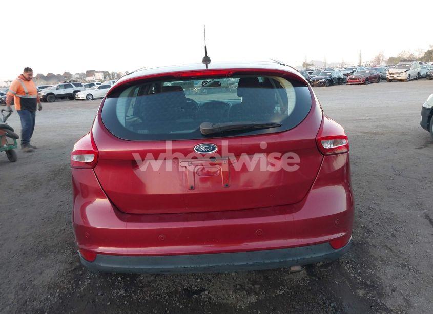 Photo 17 of 2015 Ford Focus SE (VIN 1FADP3K20FL220393)