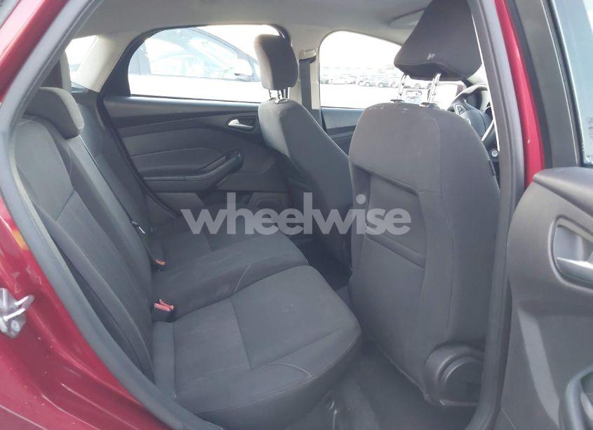 Photo 8 of 2015 Ford Focus SE (VIN 1FADP3K20FL220393)