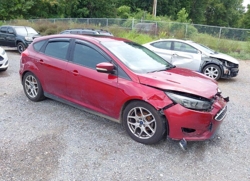 2015 Ford Focus SE (VIN 1FADP3K20FL235198) main photo