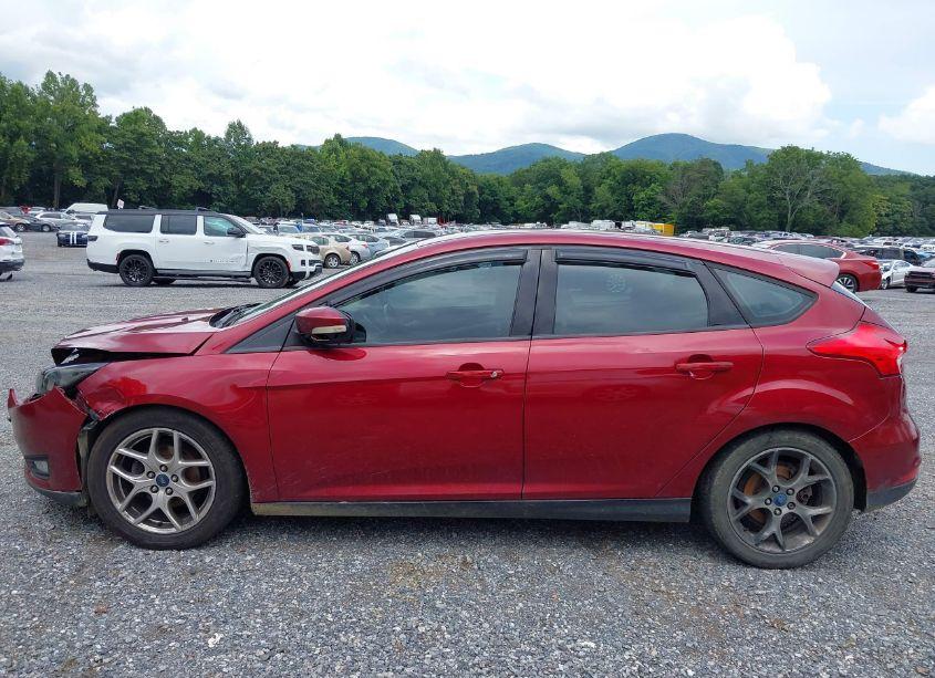 Photo 15 of 2015 Ford Focus SE (VIN 1FADP3K20FL235198)