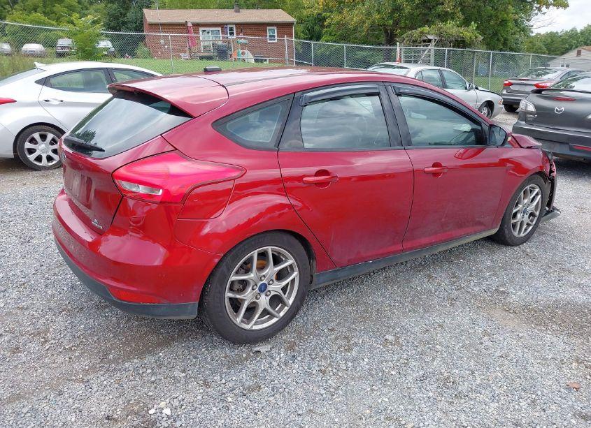 Photo 4 of 2015 Ford Focus SE (VIN 1FADP3K20FL235198)