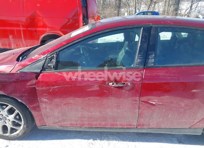 Photo 14 of 2015 Ford Focus SE (VIN 1FADP3K20FL268587)