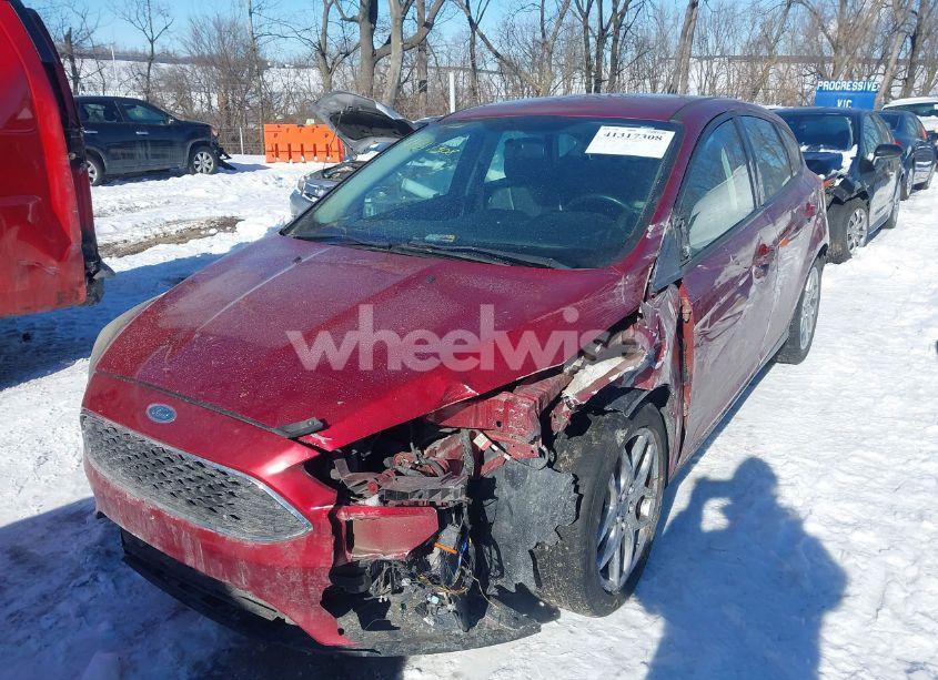 Photo 2 of 2015 Ford Focus SE (VIN 1FADP3K20FL268587)