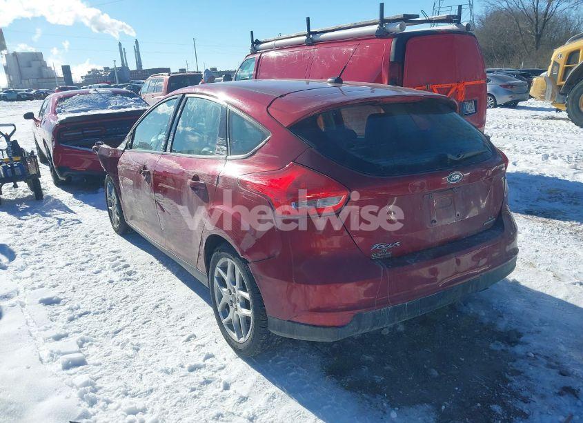 Photo 3 of 2015 Ford Focus SE (VIN 1FADP3K20FL268587)