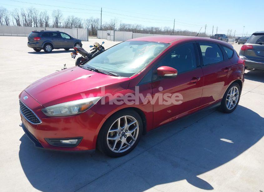 Photo 2 of 2015 Ford Focus SE (VIN 1FADP3K20FL274809)