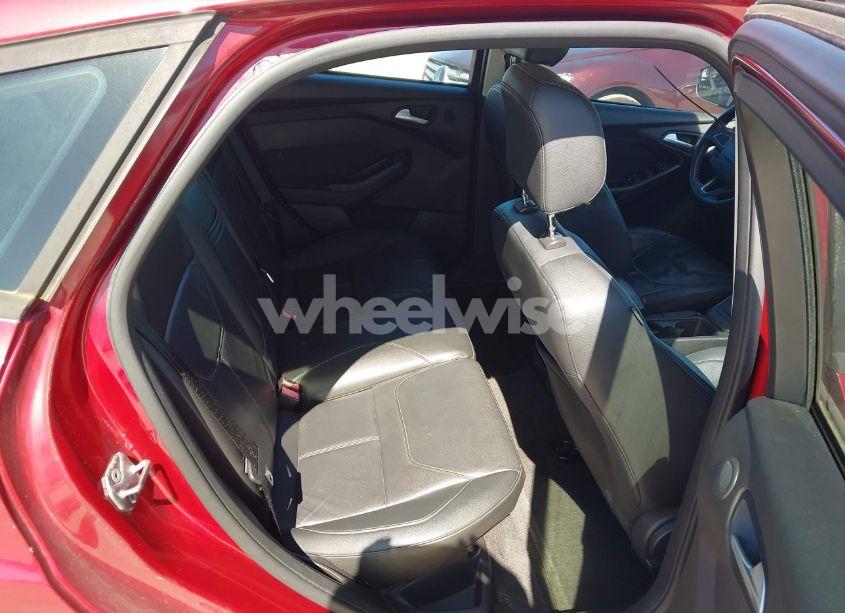 Photo 8 of 2015 Ford Focus SE (VIN 1FADP3K20FL274809)