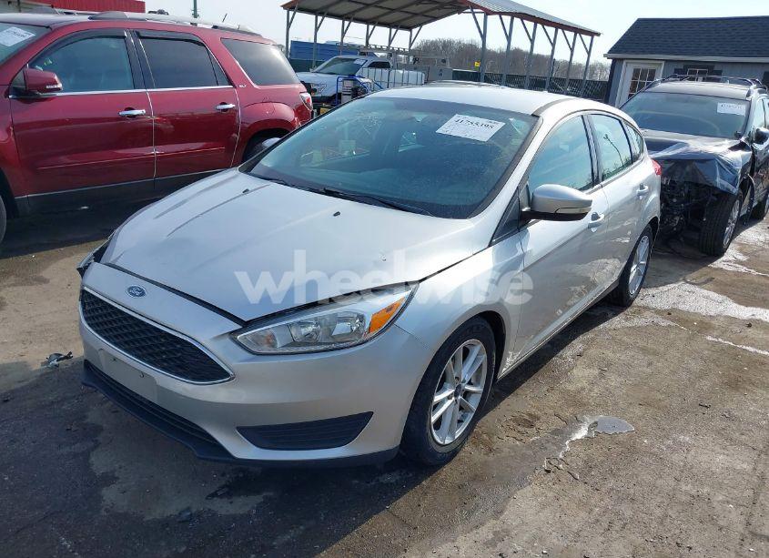 Photo 2 of 2015 Ford Focus SE (VIN 1FADP3K20FL370438)